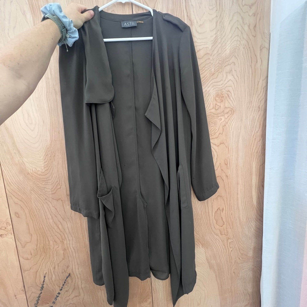 ASTR minimalist olive duster - Picture 3 of 9
